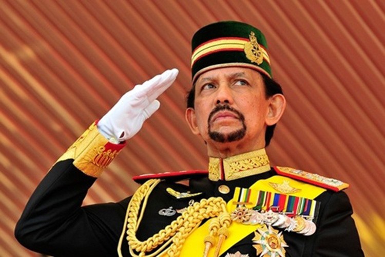 Hassanal Bolkiah - quốc vương Brunei luôn nổi tiếng về sự xa hoa của mình. Sở thích của vị quốc vương này là sưu tập xe hơi.